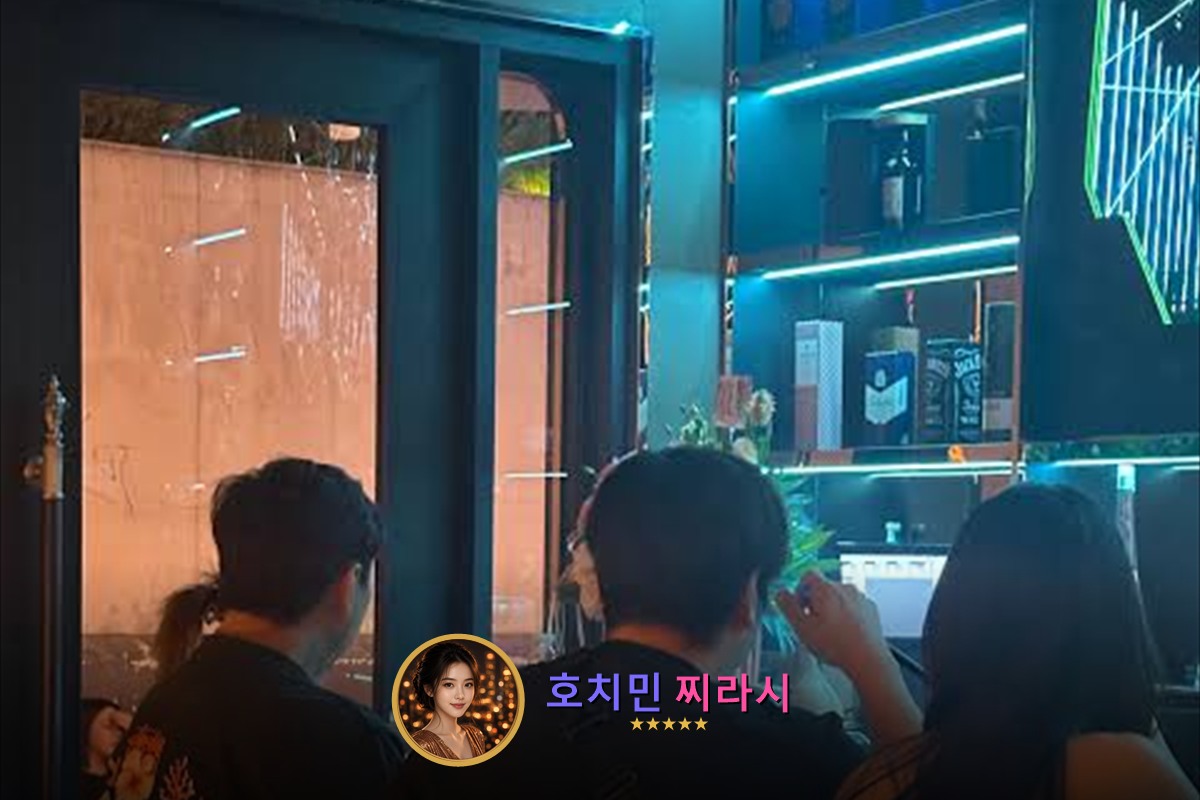 호치민 아이돌 바 좌석 모습입니다.